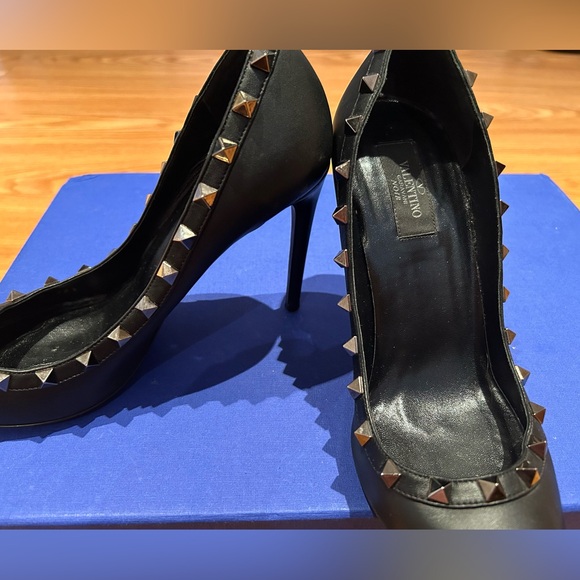 SIZE38.5 Valentino Garavani Rockstud Black Leather Heels - Picture 2 of 3